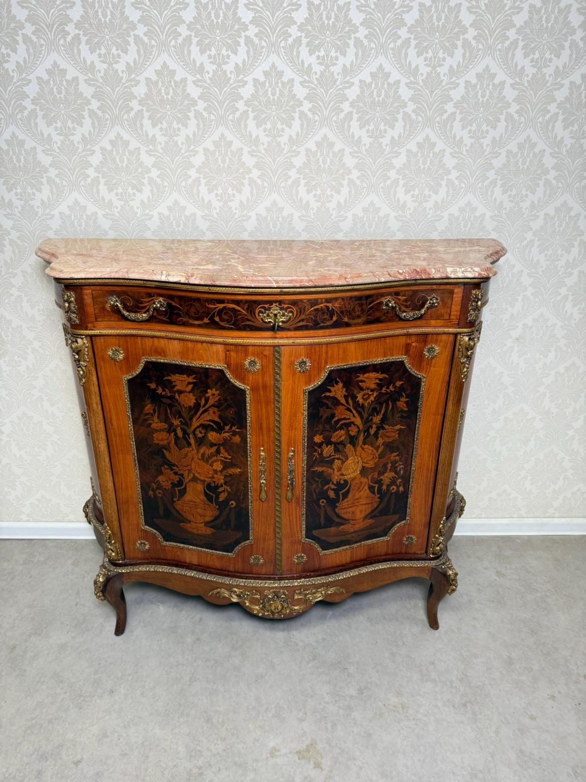Buffet vintage avec plateau en marbre - Canada