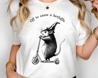 Camiseta "Off To Cause A Kerfuffle", Camiseta divertida de ratón y patinete de Comfort Colors, Camiseta de animales graciosos, Regalo de humor sarcástico para adultos sobre salud mental