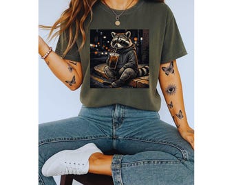 Camiseta Comfort Colors® de mapache para café, camiseta de panda de basura, regalo divertido de mapache, camiseta de animales Goblincore, camiseta de búho nocturno para café, amante de los mapaches