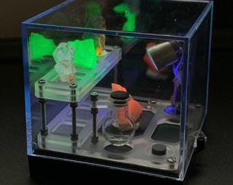 Portable 6.6cm UV Fluorescent Mineral Display Cube 365nm UV Light Crystal Collector Gift