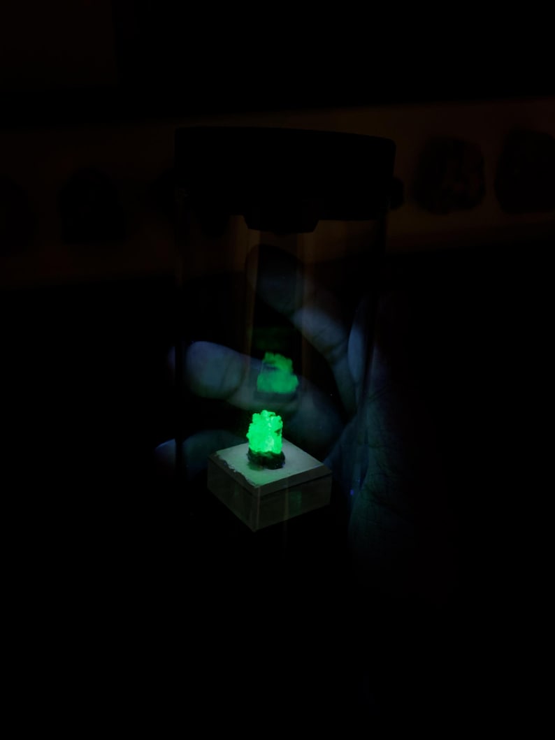 Rotating Mineral Display Tube, Dual UV White Light, Crystal Specimen Storage image 4