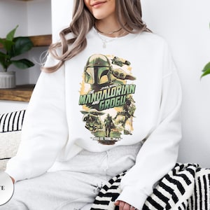 Sudadera vintage de Star Wars The Mandalorian y Grogu, Sudadera Grogu Bounty Hunter, Sudadera de Star Wars estilo años 90, Suéter Baby Yoda, imagen 1