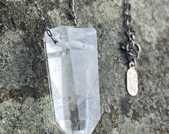 Collar de cuarzo fantasma