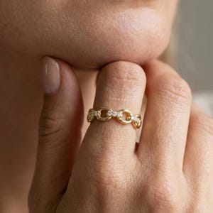 Anello a maglie con diamanti, anello a catena in oro 14 carati, anello a catena con diamanti, anello impilabile minimalista, anello in oro delicato, anello a maglie a graffetta