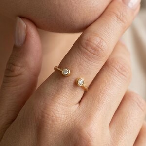 Gold offener Manschettenring, Doppel Diamant Lünette Ring, verstellbarer Goldring Frauen, Minimalist Diamant Ring, zierliche offene Bandring, Geschenk für sie