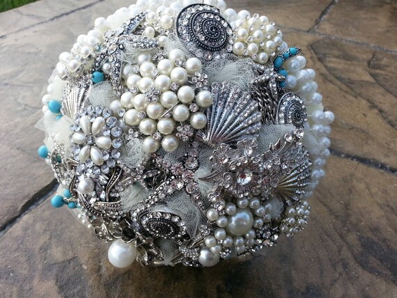 Custom rhinestone brooches outlet