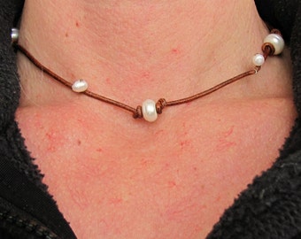 Leather Pearl Choker, White Pearl Choker, Freshwater Pearls on Leather, Short Necklace Stone, Everyday Tiny Necklace, Fiancee gift for her