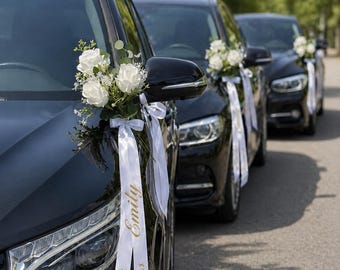 Decorazione personalizzata per auto nuziale, fiocco floreale bianco per auto, nastro personalizzato con nome per la decorazione del corteo nuziale.