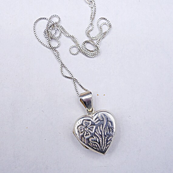 Sterling Silver Heart Locket, Vintage Etched Silv… - image 3