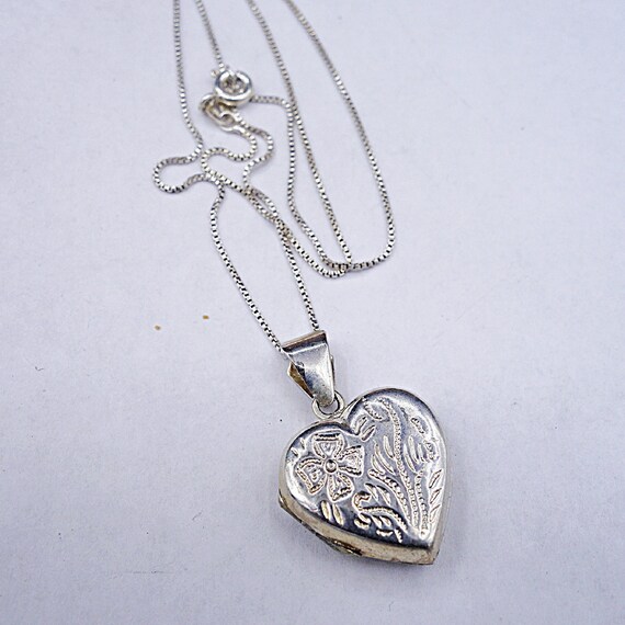 Sterling Silver Heart Locket, Vintage Etched Silv… - image 4