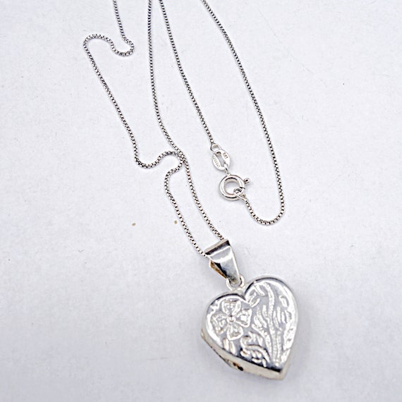 Sterling Silver Heart Locket, Vintage Etched Silv… - image 5