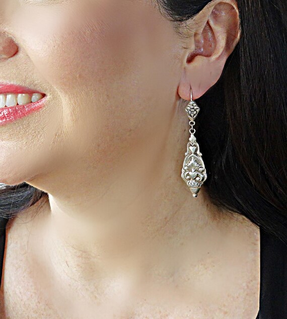 Embossed Silver Dangle Earrings: Lightweight Pier… - image 4