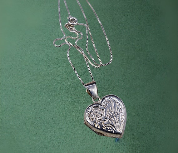 Sterling Silver Heart Locket, Vintage Etched Silv… - image 2