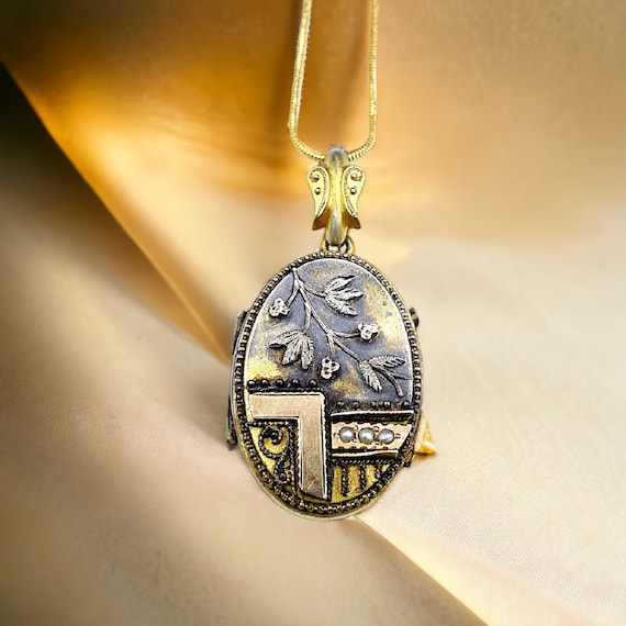 Antique Etruscan Revival Locket, Victorian Gold F… - image 8