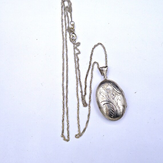 Vintage Sterling Silver Locket, Etched Silver Lock