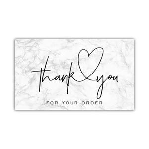 Op de afbeelding: Een rechthoekige kaart met een marmerachtige achtergrond en de woorden "Thank you" in handschrift, met een hartsymbool. Daaronder staat de tekst "FOR YOUR ORDER" gedrukt. De kaart is wit en grijs.
