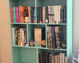 3 Tier Cube Bookshelf with Legs, Modern Open Bookcase Storage Organizer, Narrow Wood Display Shelf for Living Room Bedroom Office