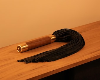 Látigo de cuero de lujo hecho a mano con cuero napa italiano, latón macizo y nogal / Látigo BDSM / Herramienta de juego de impacto premium / Látigo BDSM fetichista