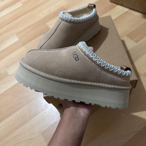 Pantuflas de plataforma UGG Tazz color arena