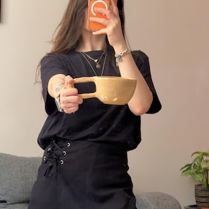 Taza de gres hecha a mano, taza de café grande de cerámica, tazón grande para sopa con asa, taza de estética rústica de 500 ml, cerámica de arcilla moteada, regalo acogedor