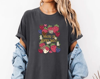Camiseta "Eres tan dulce como una baya", camiseta con estampado de fresas, camiseta divertida de frutas.