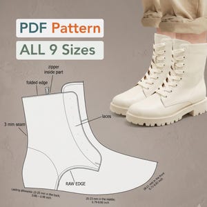 Może przedstawiać: Wzór PDF na buty w 9 rozmiarach, zawierający rysunek techniczny buta z oznaczeniami szwu 3 mm, zawiniętej krawędzi, zamka błyskawicznego, sznurowadeł i surowej krawędzi. Zawiera wymiary naddatku montażowego 22-25 mm, 20-23 mm oraz 18-21 mm.