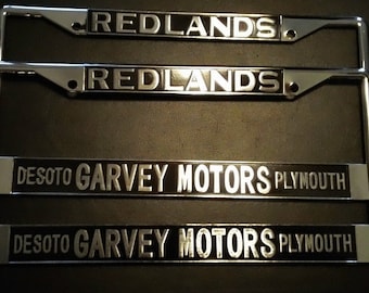 Zestaw ramek na tablicę rejestracyjną Garvey Motors DeSoto Plymouth, Redlands, Kalifornia, sprzedawca zabytkowych samochodów