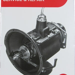 Puede incluir: Una imagen en blanco y negro de una transmisión Ford con el texto "FORD TRANSMISSION SERVICE & REPAIR" y "BOOKLET NO.2 VERN TARDELS "LET ME HELP YOU" SERIES" en la portada.