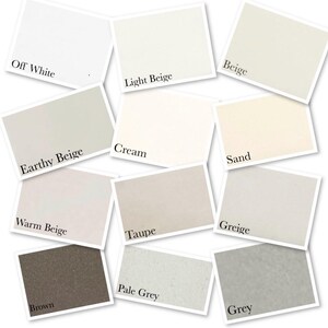 K&ouml;nnte beinhalten: Eine Sammlung von elf rechteckigen Farbmustern, die in einem Raster angeordnet sind und jeweils mit ihrem Farbton beschriftet sind: Off White, Light Beige, Beige, Earthy Beige, Cream, Sand, Warm Beige, Taupe, Greige, Brown, Pale Grey und Grey.