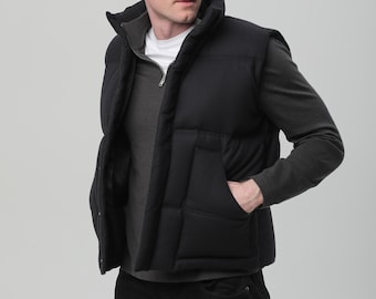 Colete masculino azul-marinho com enchimento de plumas – Jaqueta leve e isolada sem mangas, peça essencial e aconchegante para o inverno.