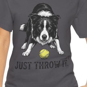 Koszulka "Just Throw It Border Collie" – zabawna koszulka z motywem psa pasterskiego i obsesji na punkcie aportu