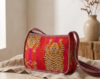 Bolso bandolera acolchado con estampado de tigre, bolso cruzado estilo boho atrevido, bolso de hombro para festivales.