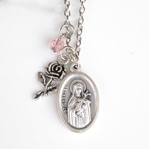 Colar de Santa Teresa de Lisieux - Colar da Santa da Crisma - Presente Católico para Ela - Joia da Padroeira - Presente de Crisma para Menina