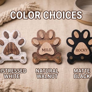 Puede incluir: Tres ganchos de pared de madera con forma de pata, base en forma de hueso y tres peque&ntilde;os ganchos met&aacute;licos cada uno. El de la izquierda es blanco desgastado con el nombre LUNA, el central es de nogal natural con MILO y el derecho es negro mate con ROCKY.