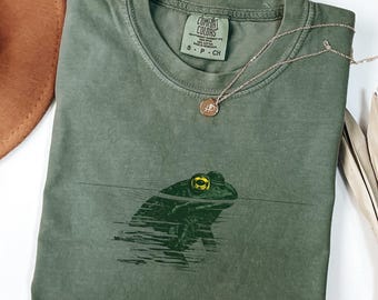 Cute Peeking Frog Shirt, Comfort Colors Tee, Cottagecore Goblincore Graphic Tshirt, Retro Nature Lover Gift For Biologist