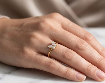 Diamond Butterfly Ring, Minimalist Crystal Charm Jewelry, Dainty Silver Promise Ring, Gift for Her, Elegant Wedding.