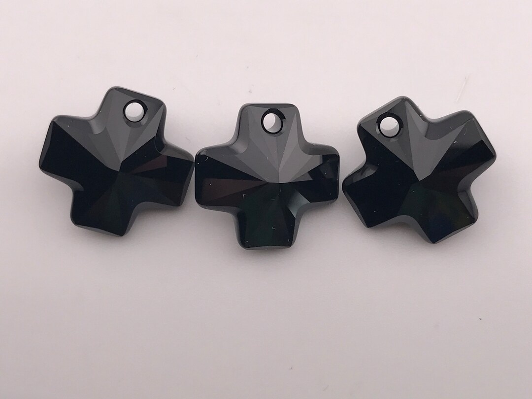 2つのアート6866ファセットカットスワロフスキークロスシェイプ