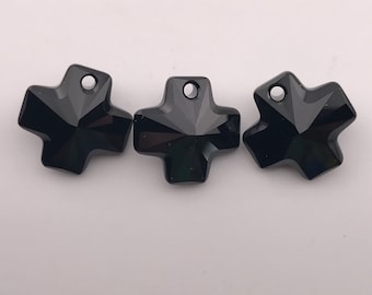 2つのアート6866ファセットカットスワロフスキークロスシェイプ