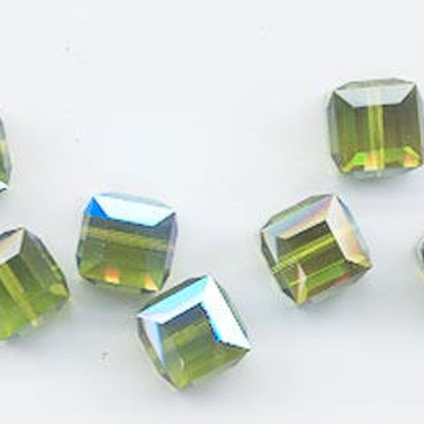 Twelve beautiful 8 mm Swarovski crystal cubes - art 5601 - 8 mm - olivine AB