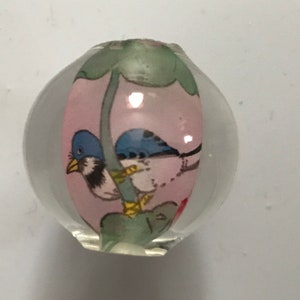 One dazzling vintage Chinese reverse-painted glass bead: blue bird on a pink background with flowered lily pad - 25 mm