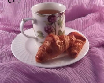 Camino de mesa, servilletas y accesorios para bebés en tela de gasa color lavanda inglesa para bodas.