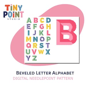 Könnte beinhalten: Ein digitales Stickmuster mit dem Titel Beveled Letter Alphabet von Tiny Point Studio. Das Bild zeigt ein vollständiges Alphabet aus farbigen, abgeschrägten Buchstaben in einem Raster, mit einem großen, verpixelten rosa Buchstaben B rechts.