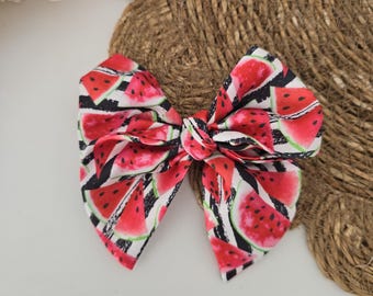 Fiocco classico in tessuto con stampa anguria, accessorio per capelli fatto a mano, fiocco a forma di frutta con clip a coccodrillo.
