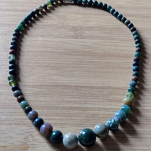 Indiskt agatpärlhalsband med ädelsten