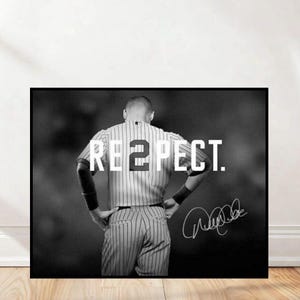 Puede incluir: Impresión enmarcada en blanco y negro que presenta a un jugador de béisbol con uniforme de rayas con el número 2 en la espalda. La palabra "RESPECT" está impresa en blanco. Incluye una firma.