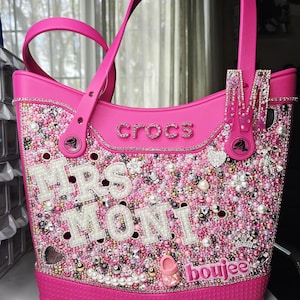 Bolsa tote média Crocs personalizada com detalhes em strass