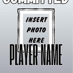 Può includere: Un poster grigio con la parola "COMMITTED" in alto. Un'area incorniciata di bianco al centro ha le parole "INSERT PHOTO HERE". Sotto c'è "PLAYER NAME" in grassetto nero. La parte inferiore ha aree per "HS NAME ENTER HERE" e "HOMETOWN HERE".