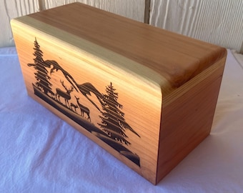 Urna de cremación de madera hecha a mano: escena forestal grabada con láser