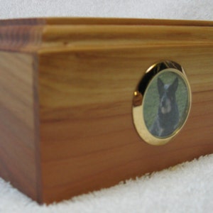 Small wood pet cremation urn, Picture urn