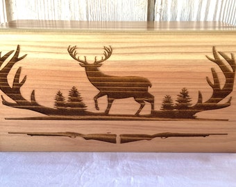 Urna de cremación de madera roja: Ciervo grabado a láser, personalizada